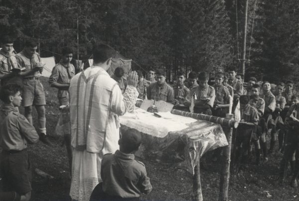 1960_Reparto S.Maria del Rovere, Rocca Pietore. Campo dell'Orsa Minore_La messa al Campo.